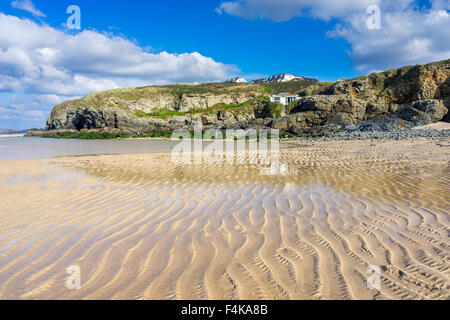 La splendida spiaggia di sabbia dorata a Hayle Towans in St Ives Bay Cornwall Inghilterra UK Europa Foto Stock