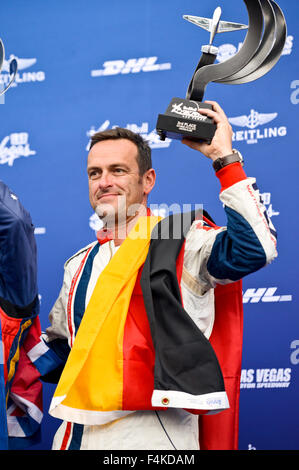 Las Vegas, Stati Uniti d'America. Xviii oct, 2015. Matthias Dolderer di Germania terminato terzo nella gara odierna e quinto assoluto per la stagione nella classe Master del 2015 Red Bull Air Race Las Vegas Nevada Credit: Ken Howard/Alamy Live News Foto Stock