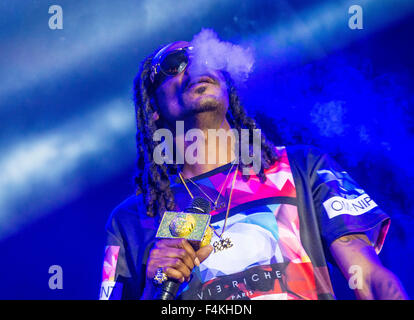 Il rapper Snoop Dog esegue sul palco durante il giorno 2 del 2015 la Vita è Bella Festival in Las Vegas Foto Stock