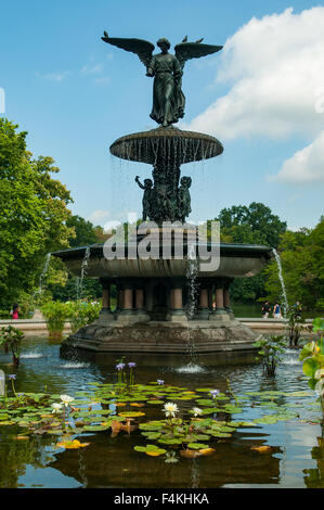 Angelo di acque della fontana, Bethesda terrazza, al Central Park di New York, Stati Uniti d'America Foto Stock