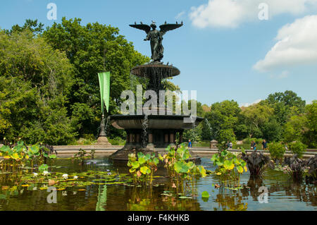 Angelo di acque della fontana, Bethesda terrazza, al Central Park di New York, Stati Uniti d'America Foto Stock