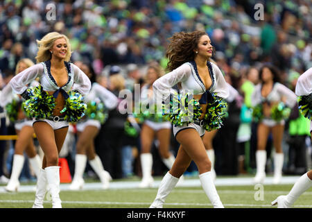 Il Seagals intrattenere la folla. La Seattle Seahawks ha giocato il Carolina Panthers al campo CenturyLink a Seattle, WA, il 18 ottobre 2015. Xviii oct, 2015. © David Blair/ZUMA filo/Alamy Live News Foto Stock