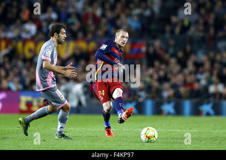 Barcellona, Spagna. Xvii oct, 2015. Jeremy Mathieu (Barcellona) Calcio/Calcetto : Spagnolo Primera Division "Liga BBVA (Espanola)' match tra FC Barcelona 5-2 Rayo Vallecano allo stadio Camp Nou a Barcellona Spagna . © Mutsu Kawamori/AFLO/Alamy Live News Foto Stock