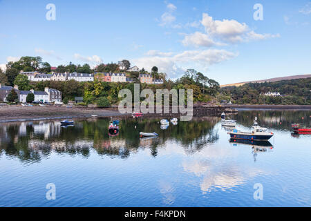 Portree Harbour, Isola di Skye, Highland, Scotland, Regno Unito Foto Stock