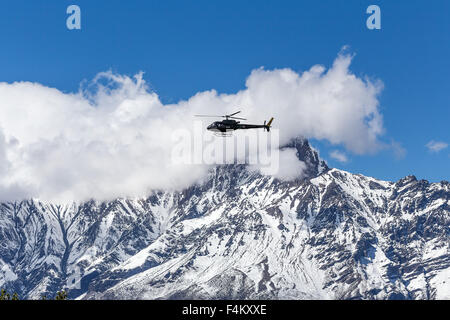 Nepal Himalaya servizio di soccorso in azione, Annapurna circuito trekking. Muktinath, Mustang, Nepal. Foto Stock