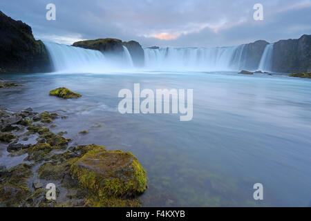 Vista delle cascate Godafoss Islanda in Early Morning Light Foto Stock
