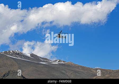 Nepal Himalaya servizio di soccorso in azione, Annapurna circuito trekking. Muktinath, Mustang, Nepal. Foto Stock