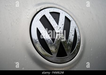 Logo VW, in Germania, città di Osterode, 20. Ottobre 2015. Foto: Frank può Foto Stock