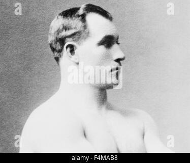 Foto d'epoca di pesanti boxer 'Sailor' Tom Sharkey (1873 - 1953). Sharkey, nato a Dundalk, Irlanda, corse lontano da casa in giovane età e sono andato al mare come un ragazzo di cabina, eventualmente arrivando nella città di New York nel 1892 e la giunzione del Navy US. Ha iniziato la sua carriera di inscatolamento dopo essere stato distribuito alle Hawaii ed è andato a hanno più di 50 attacchi - lotta contro alcuni dei grandi campioni dell'epoca tra cui Jim Corbett, Bob Fitzsimmons e Jim Jeffries. Nonostante mai vincere il world heavyweight crown Sharkey è generalmente considerato come uno dei grandi combattenti del suo tempo. Foto Stock