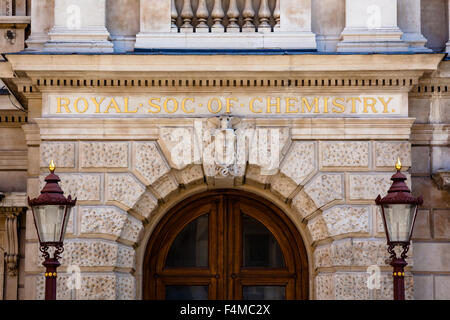 Portale della Royal Society of Chemistry presso la Royal Academy of Arts, RAA, Burlington House Piccadilly, Londra, Inghilterra, Regno Unito Foto Stock