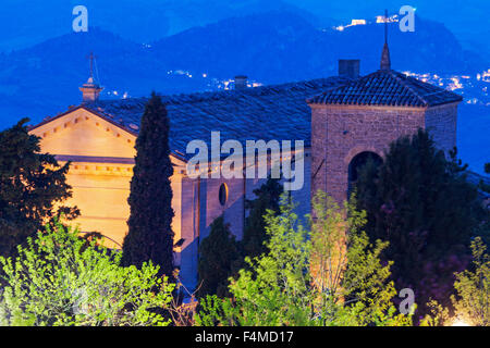 Basilica di San Marino a San Marino al tramonto. Foto Stock