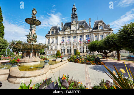 Limoges town hall e fontana, Leon Betoulle Square, Limoges, Haute-Vienne, Limousin, Francia. Foto Stock