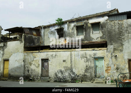 Raffinato esempio di un patrimonio abbandonato edificio nell'UNESCO area di Georgetown Penang. Foto Stock