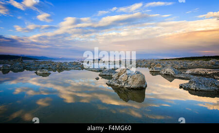 Il tramonto della California Lago Mono Foto Stock