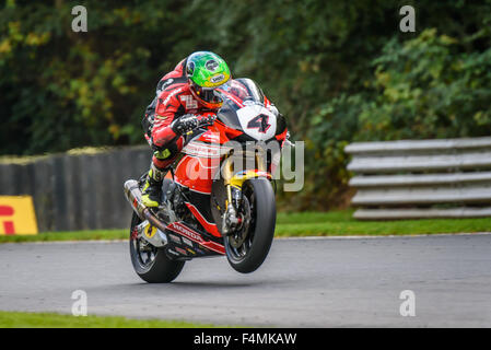 N. 4. Honda Racing cavalcato da Dan Linfoot nel round finale del Campionato BSB a Brands Hatch, Regno Unito. Foto Stock