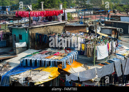 Vista su mahalaxmi dhobi ghat, il più grande del mondo outdoor servizio lavanderia. circa 5000 lavoratori vivono e lavorano qui, facendo la lavanderia per Foto Stock