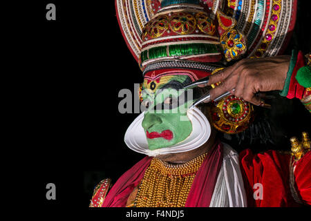 Un artista katakali è in posa con il make up del carattere jayantha Foto Stock