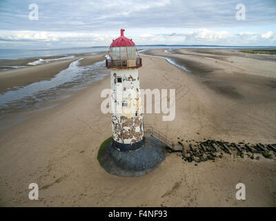 Faro abbandonati a bassa marea Foto Stock