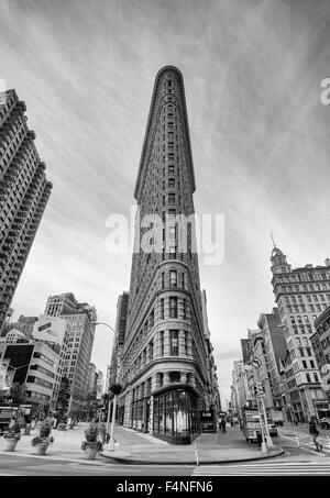 Immagine in bianco e nero degli iconici Flatiron Building, Manhattan New York STATI UNITI D'AMERICA Foto Stock