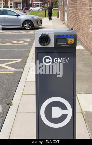 Auto elettrica punto di carica a Irlam e Cadishead centro ricreativo, Salford, Greater Manchester, azionato da GMEV. Foto Stock