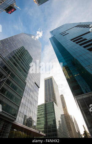 Midtown grattacieli su 42nd St in New York City USA Foto Stock