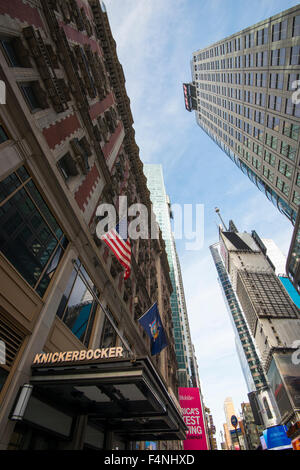 Midtown grattacieli su 42nd St in New York City USA Foto Stock