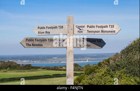 Cartello sulla via costiera, Tennyson giù, Isle of Wight, England, Regno Unito Foto Stock