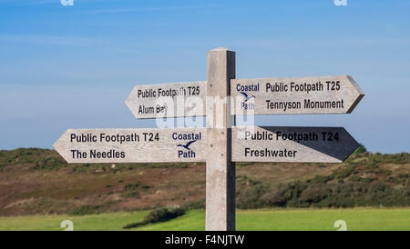 Cartello sulla via costiera, Tennyson giù, Isle of Wight, England, Regno Unito Foto Stock