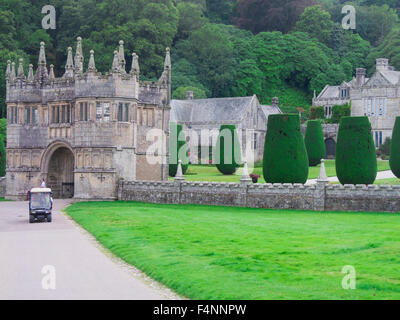 Gatehouse al Lanhydrock House, Cornwall, England, Regno Unito Foto Stock