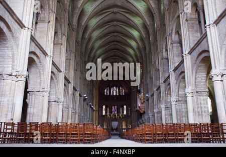 L interno della basilica romanica di San, Remi a Reims, Francia Foto Stock