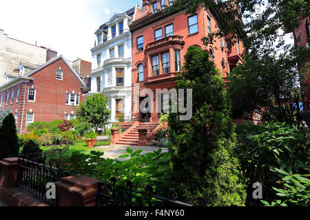 Classic vecchie case Clinton Ave. Fort Greene quartiere di Brooklyn New York City Foto Stock