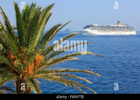 La nave da crociera italiana Costa Mediterranea per l'ancoraggio nella baia di Dubrovnik, Croazia Foto Stock