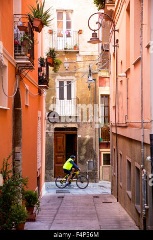 Tradizionali strade strette Cittadella Cagliari Sardegna Italia Foto Stock