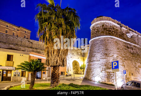 Il castello antico Portcullis ingresso Cagliari Sardegna Italia Foto Stock