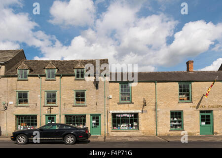 Il coln gallery in high street in fairford, Gloucestershire, Regno Unito Foto Stock