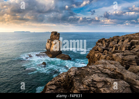 Nau dos Corvos in Carvoeiro Cape, Peniche, Portogallo Foto Stock