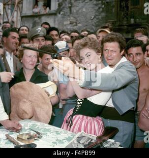 Sophia Loren, Marcello Mastroianni / La Bella Mugnaia 1955 diretto da Mario Camerini Foto Stock