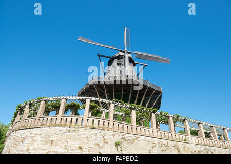 Storico mulino nel Parco Sanssouci a Potsdam, Germania Foto Stock