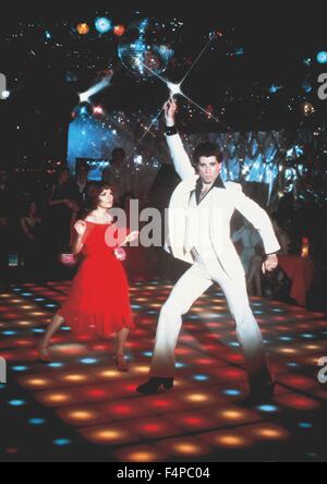 John Travolta e Karen Lynn Gorney / La febbre del sabato sera 1977 diretto da John Badham Foto Stock