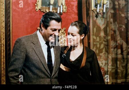 Marcello Mastroianni e Romy Schneider / Phantom amore / 1981 diretto da Dino Risi Foto Stock