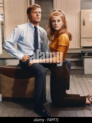 Robert Redford e Jane Fonda / A PIEDI NUDI NEL PARCO / 1967 diretto da Gene Saks Foto Stock