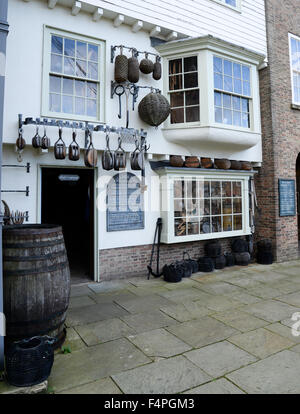 HMS Trincomalee è ora parte del Museo Nazionale della Marina reale famiglia. Foto Stock