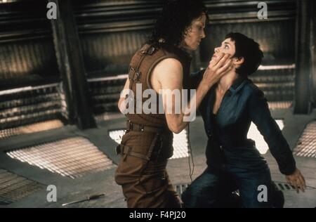 Sigourney Weaver e Winona Ryder / Alien: Risurrezione / 1997 Diretto da Jean-Pierre Jeunet [Twentieth Century Fox Film corpo] Foto Stock