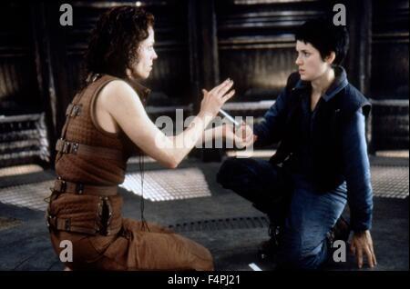 Sigourney Weaver e Winona Ryder / Alien: Risurrezione / 1997 Diretto da Jean-Pierre Jeunet [Twentieth Century Fox Film corpo] Foto Stock