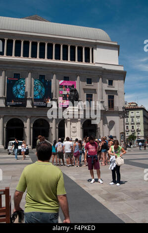 Spagna, Madrid, Plaza de Isabel II piazza di Madrid, classica Opera House, il Teatro Reale, il Teatro Reale e la sala concerti. Foto Stock