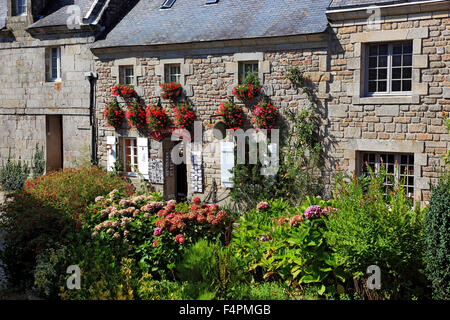 Francia, Bretagna, case nel borgo medievale Locronan Foto Stock