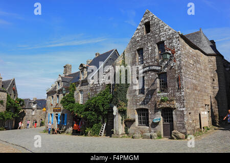 Francia, Bretagna, case nel borgo medievale Locronan Foto Stock