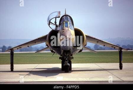 AJAXNETPHOTO. 1976. Gli RNA YEOVILTON, Inghilterra. - Getto verticale - HAWKER SIDDELEY HARRIER prototipo in grembiule. Foto:JONATHAN EASTLAND/AJAX. REF:31206/02 Foto Stock