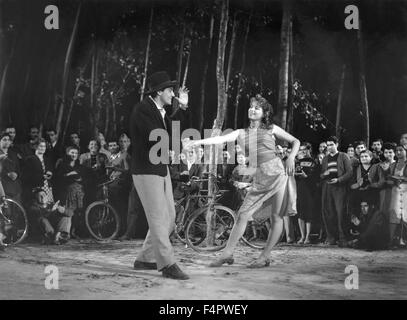 Silvana Mangano e Raf Vallone / Riso Amaro / 1949 diretto da Giuseppe De Santis Lux [Film] Foto Stock
