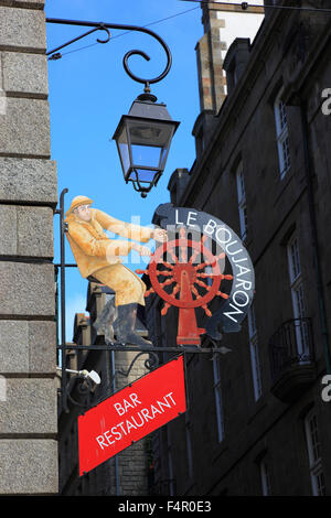 Francia, Bretagna, Saint Malo, ristorante Le Boujan pubblicità nel centro storico, Villa vicino, Foto Stock